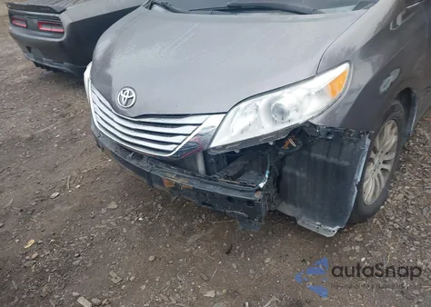 2016 Toyota Sienna Xle 8 Passenger z USA, uszkodzony, nr VIN 5TDYK3DC1GS693591